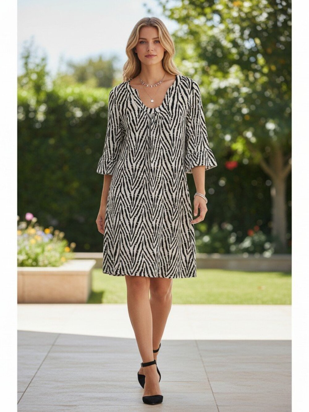 Aryeh Women's Ivory & Black Casual Dress Size M Flared Sleeves Mini
